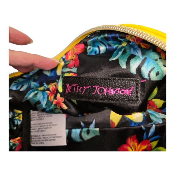 Betsey Johnson Yellow Kitsch Nylon Travel Cosmetic Case Pouch - Picture 5 of 6